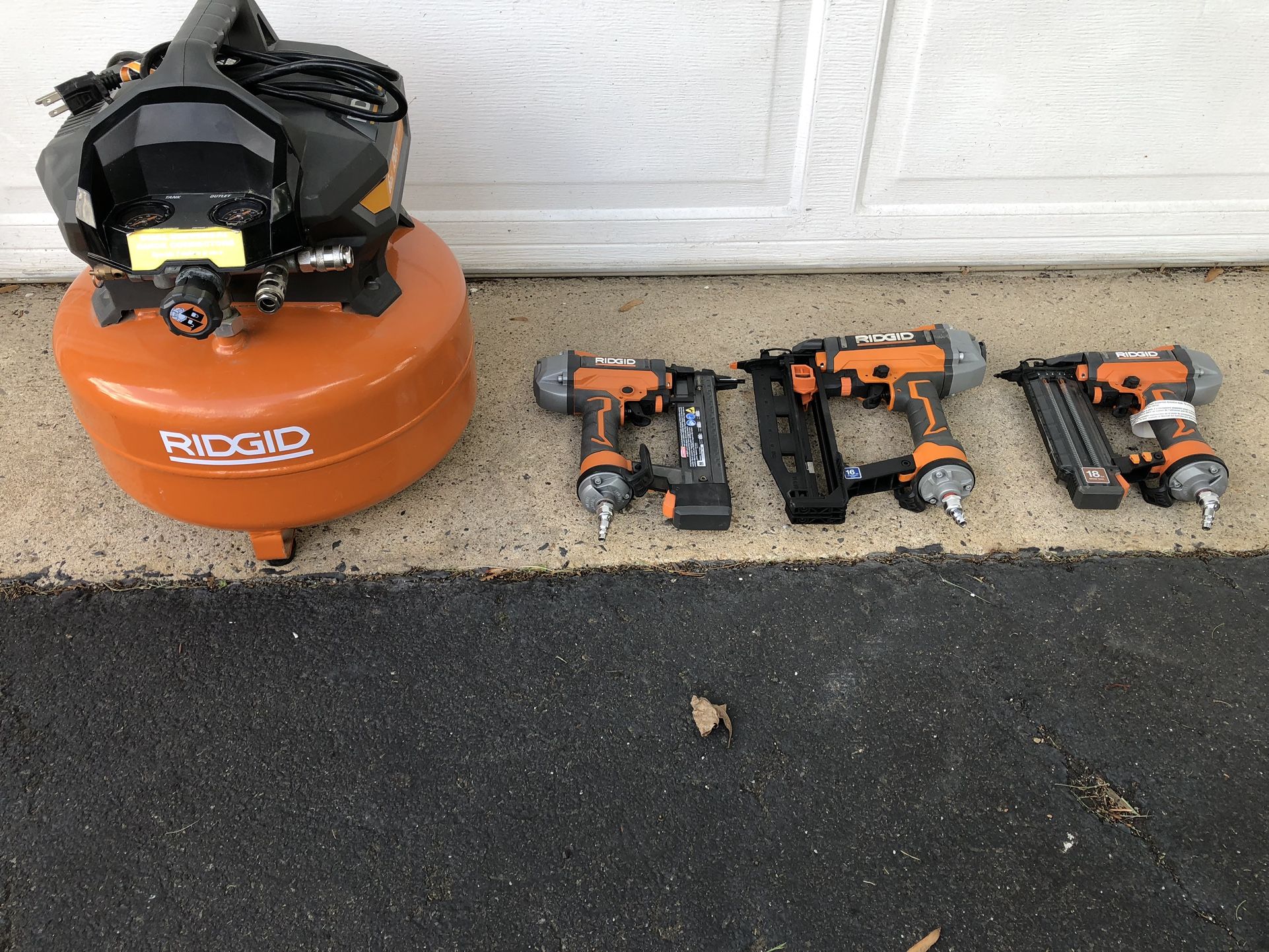 Rigid 150 Psi Dual Outlet Compressor And Nail Guns Set