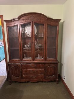 Vintage Bernhardt Antique China Cabinet Hutch