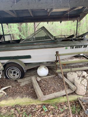 Photo Old fiber glass boat