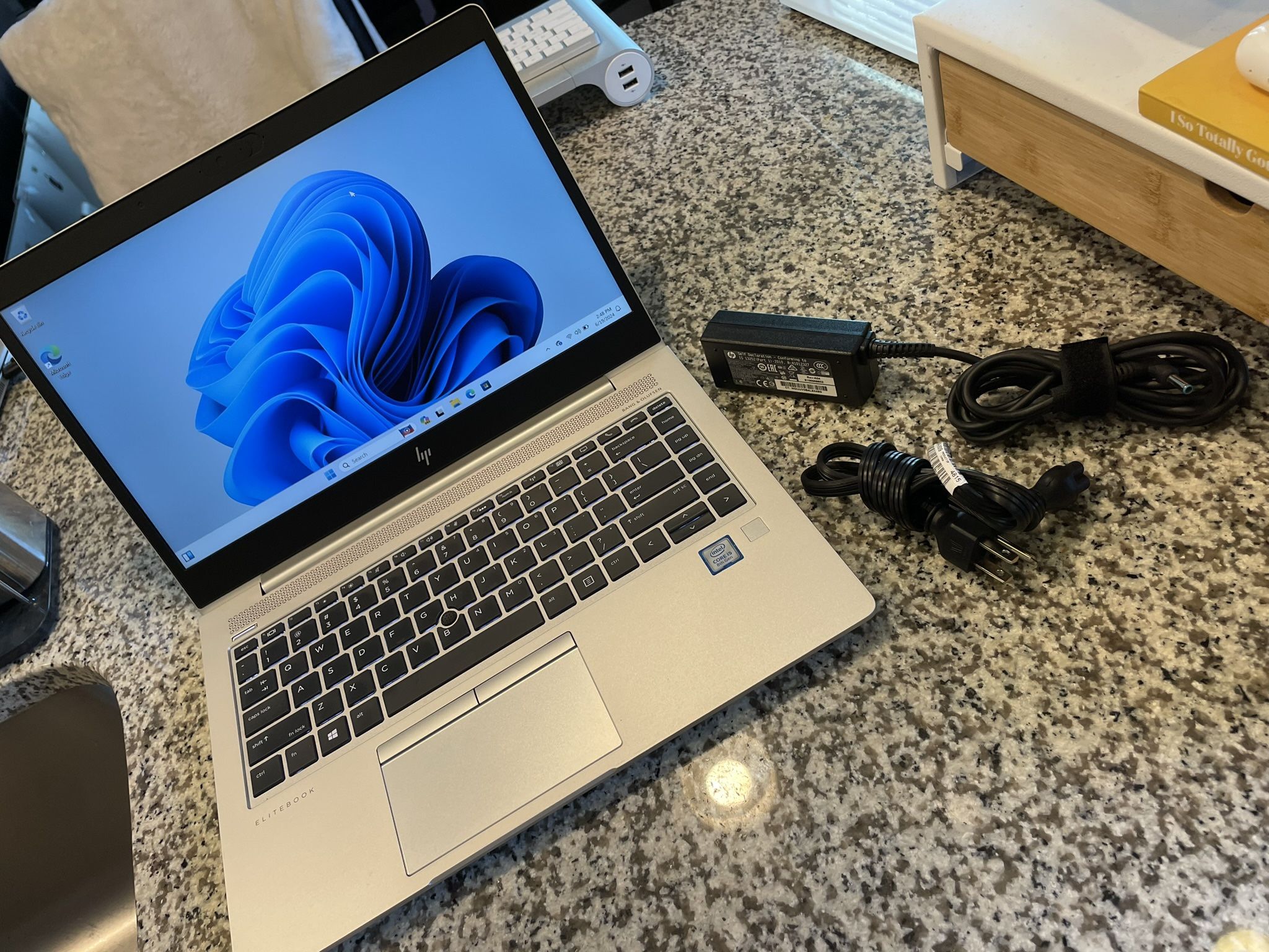 Hp Elitebook 840 G5 - i5 Processor 8gb Ram 256gb Ssd. Windows 11. Works Great. Very Good Condition