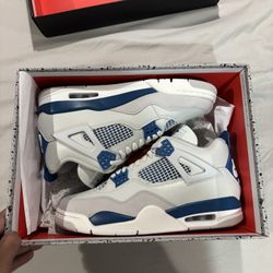 Air Jordan 4 Military Blue