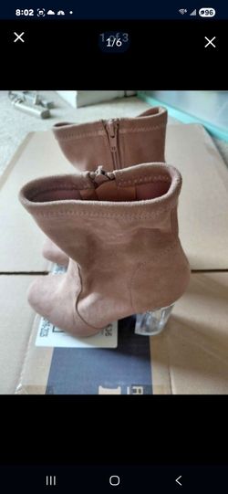 Womens size 7-1/2 NE Philly no messages after 8pm