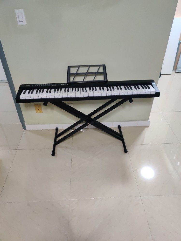 88 Key Keyboard With Stand