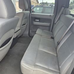 As is. 2007 4 door xlt