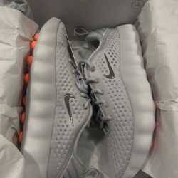 Nike mind 002 light smoke grey size 8