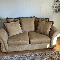 Loveseat 