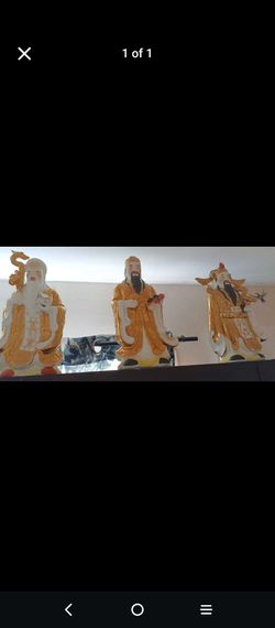 3 Chinese statues