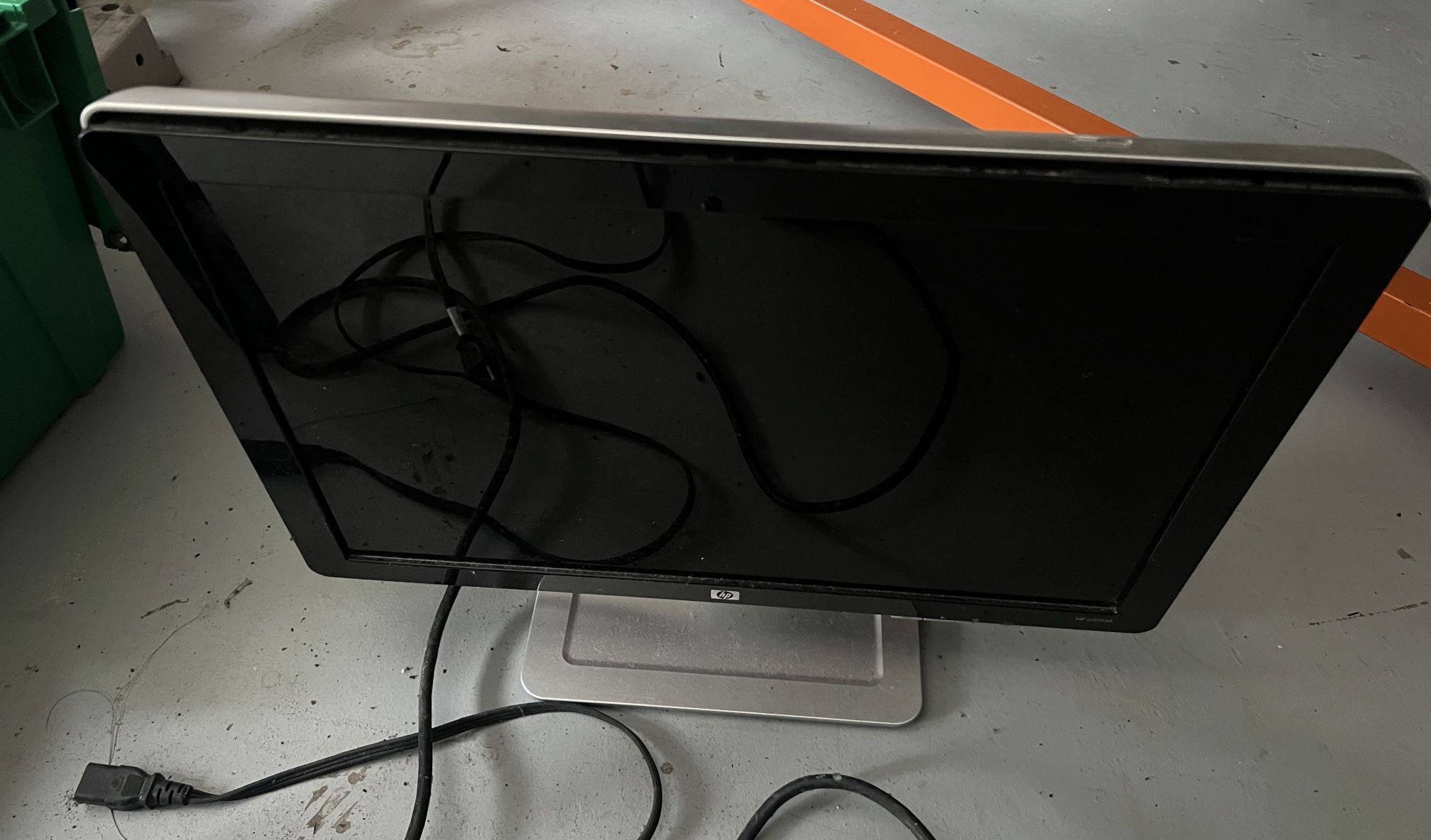 HP W2216H Black 22 Inch Widescreen Flat Panel Wide Aspect LED Color Monitor  