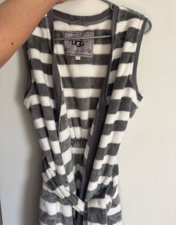 Ugg Sleeveless Robe