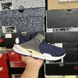 Nike Sock Dart Midnight Navy size 9 VNDS