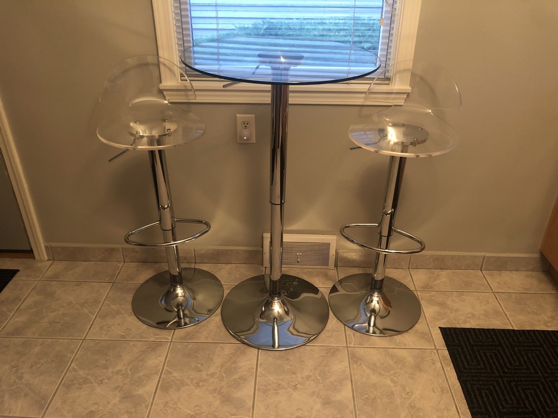 Adjustable Bar Table/Pub table & 2 Barstools