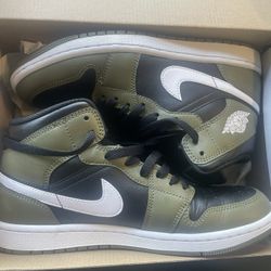 Jordan 1 Black And Green Size 8