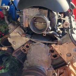 Selling a 2005 LQ4 6.0  motor.