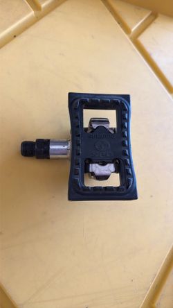 Shimano clipless bike pedals
