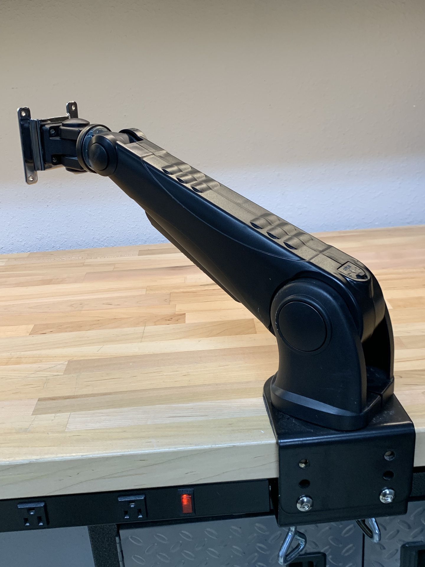 Computer Monitor Mounting Arm