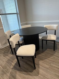 Need gone asap Beautiful Dining table $10DOWN