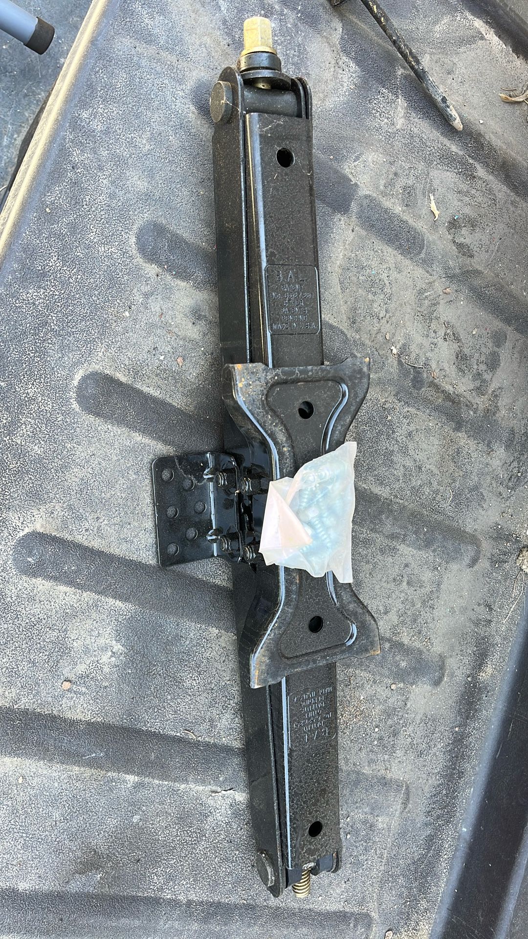 BAL Leveling Scissor Jack