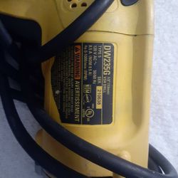 DeWalt 1/2 in. 8.5 amp Vsr Corded Drill