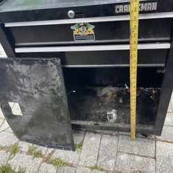 Black craftsman toolbox(wheels Underneath)
