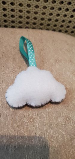 Felt cloud keychain
