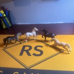 4 Breyer Reeves Mini Horse Lot