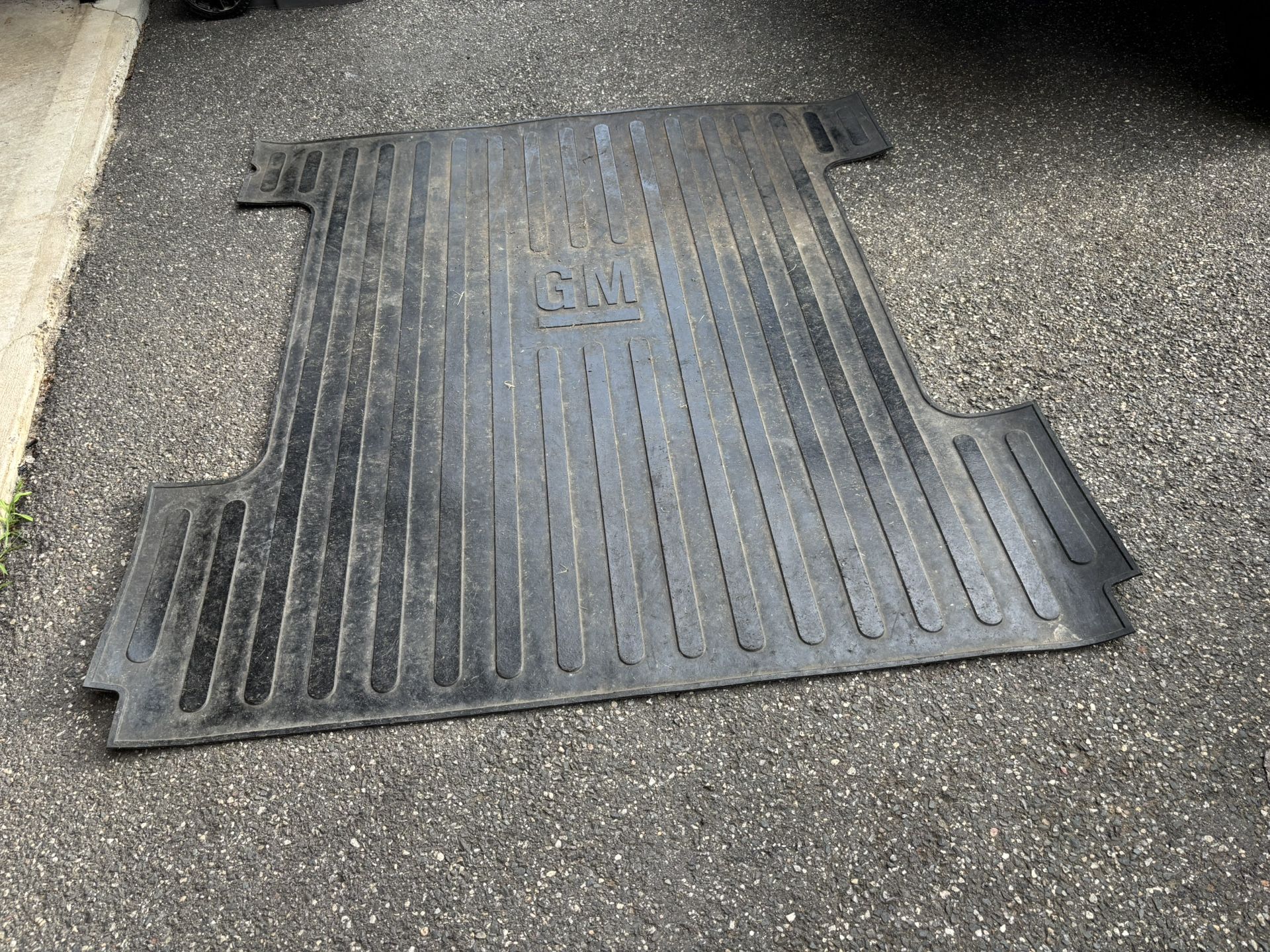 14-18 Chevrolet Silverado bed mat for 5’8” short bed OEM $100