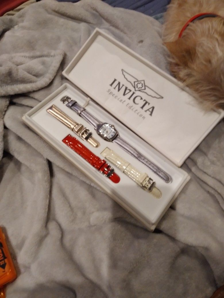 Beautiful Invicta Lupah With Festive Holiday Season Straps(Limited Edition)