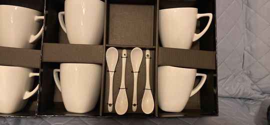 8 Coffee Cups And Spoons