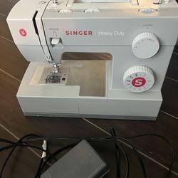 SINGER® Heavy Duty 4411 Sewing Machine