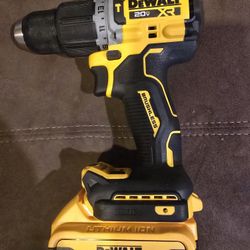 Dewalt Drill 20v And Charger 5AH 