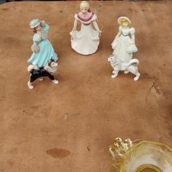 3 Ladies From 30s And Their Dogs