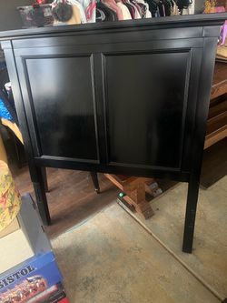 Black Wood Twin Bed Headboard  no mattress ,  l have a second  set of headboard and foot rest  free , do not  have bottom parts,  is free