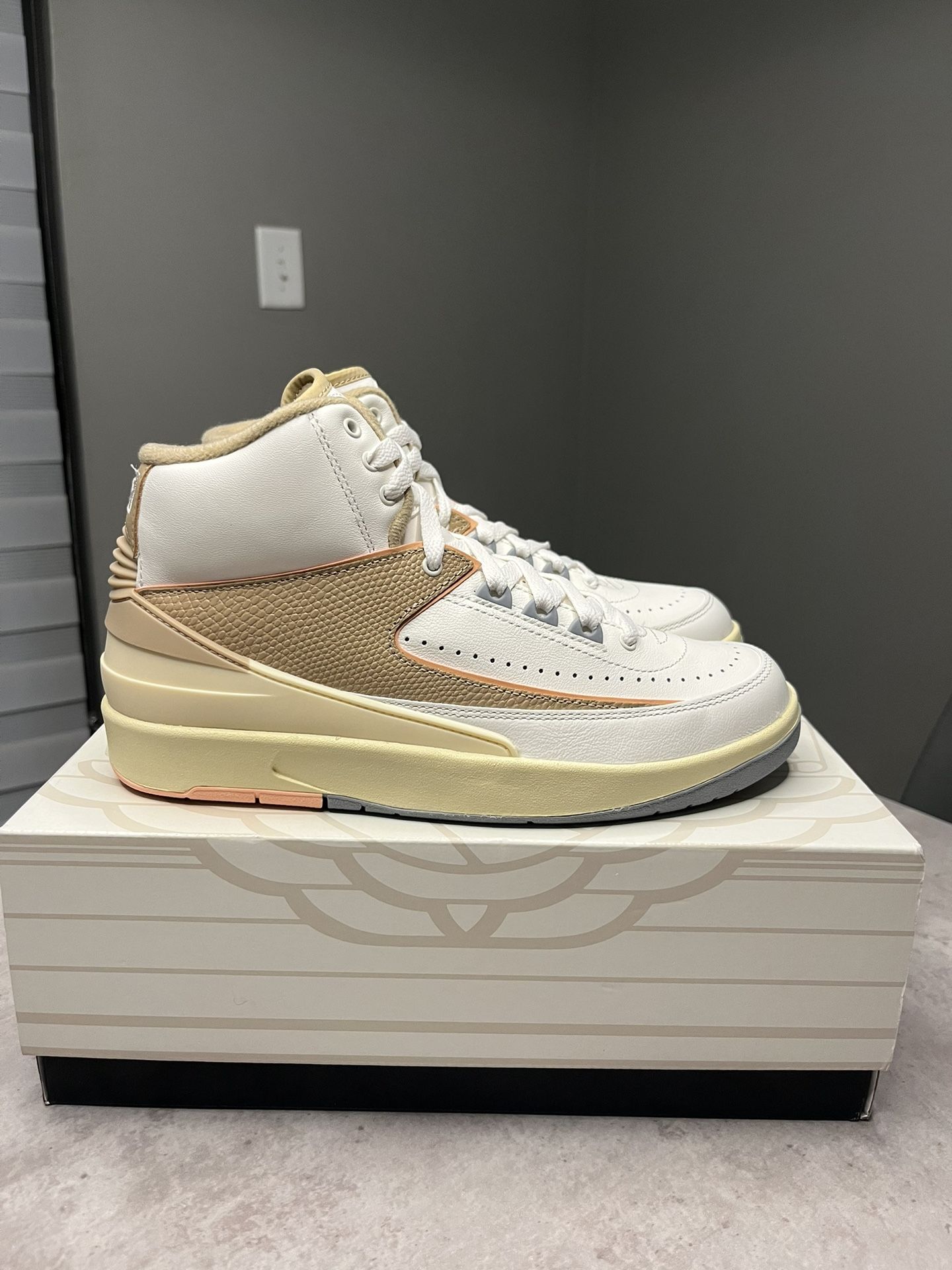 Jordan 2 Women Size 8.5