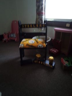 can do any team or kids decor also..styles and prices vary..all sets come with shelf n shelf decor I make