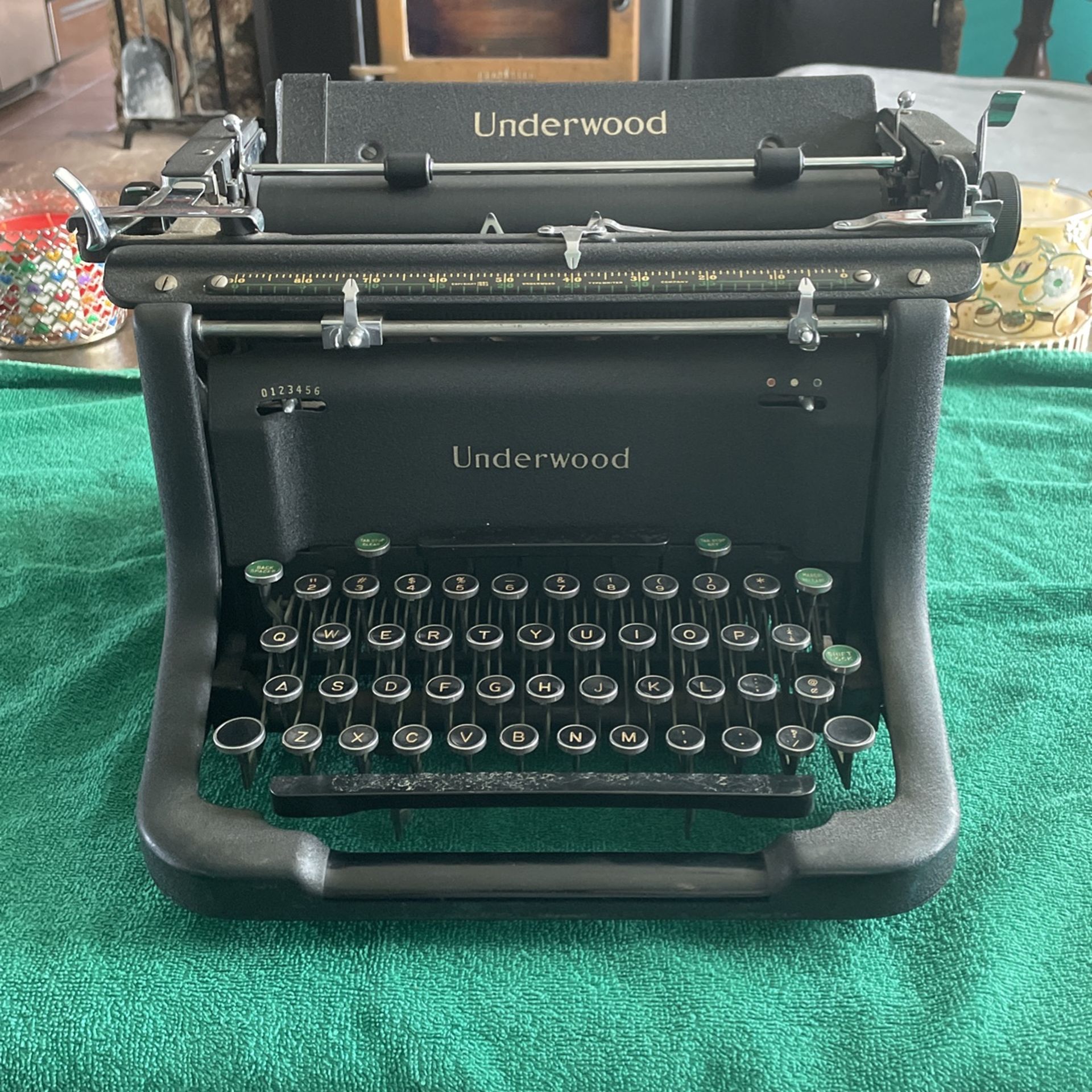 Vintage Underwood Typewriter Near Mint Condition 