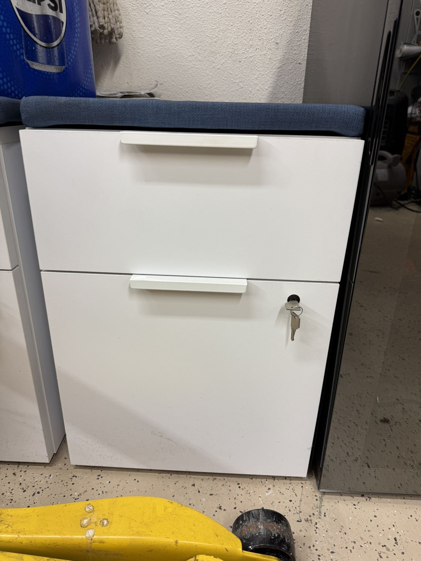 2-Drawer  Keyed File Cabinet With Wheels