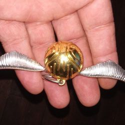 Official Factory Harry Potter Gold Globe With Wings Collector Keychain 