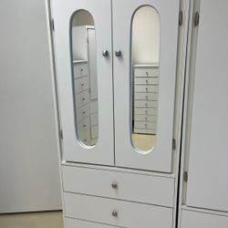 Closet For Sale 💥