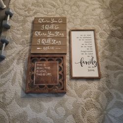 3 Picture Frames 