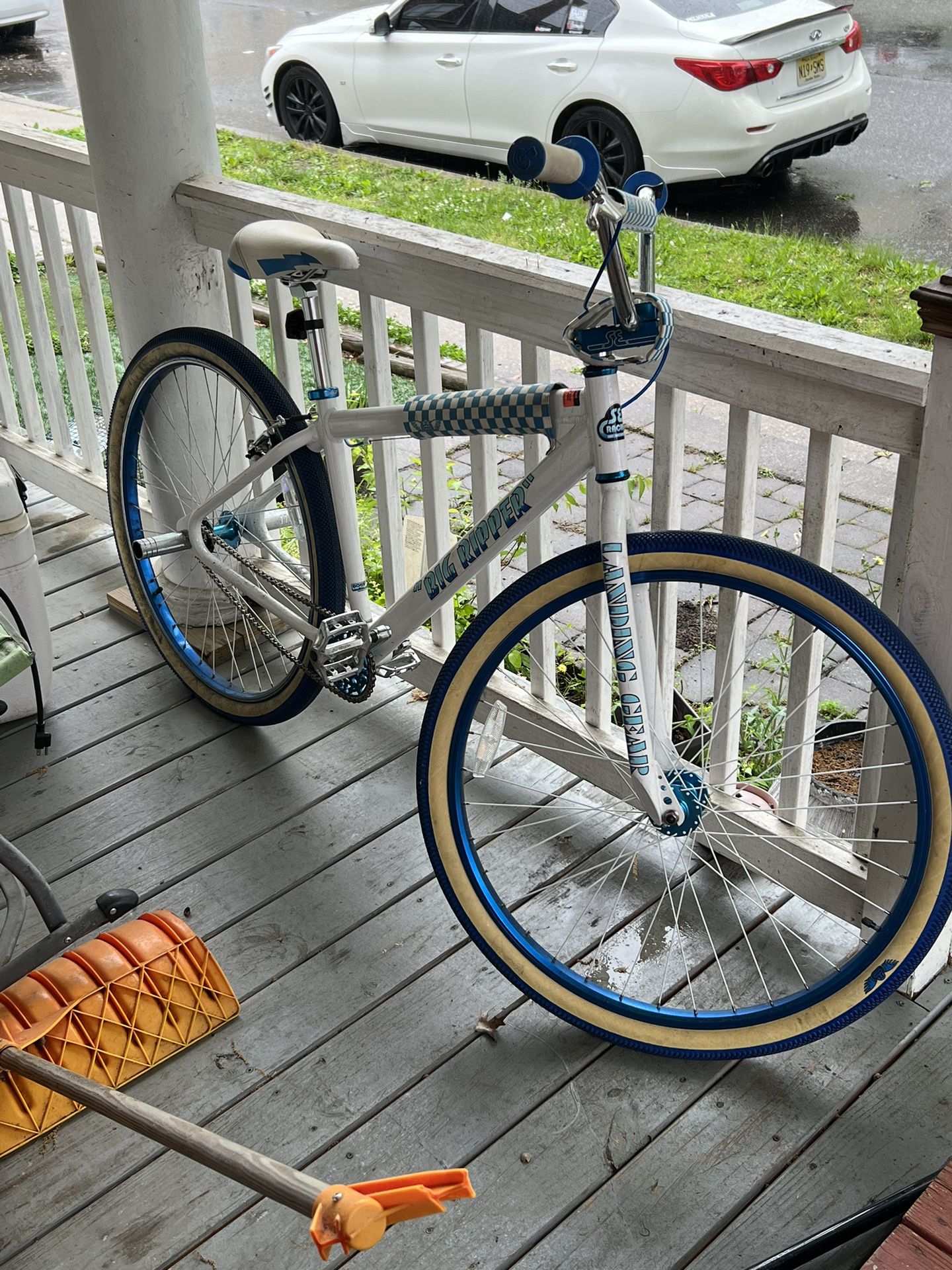 Blue and White SE bike