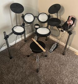 Simmons Titan 50 (Electric Drum set) excellent condition