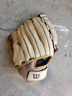 Wilson fastpitch glove