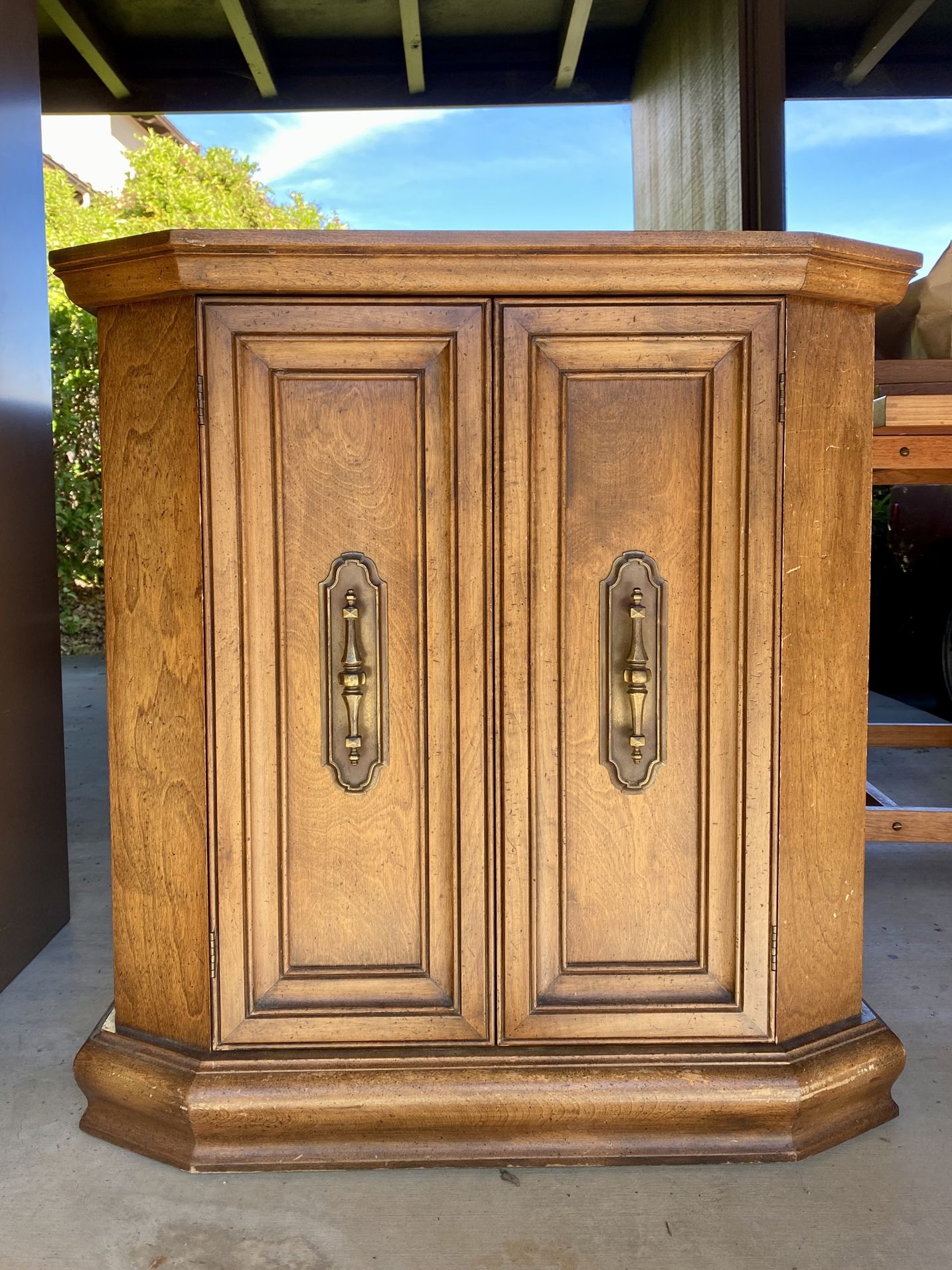 FREE lil cabinet / TV stand