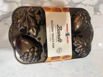Nordic Ware Minnie Bundt pan