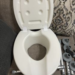 Raised Toilet Seat with Handles,Elevated Toilet Seat Riser for Seniors,Toilet Lift Seat Riser Adjustable Height& Width，Commode toilet for Elderly,Preg