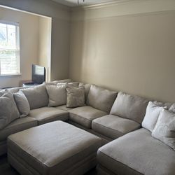 ✨ Tan Cream Sectional Sofa – Versatile & Spacious! ✨- $BEST OFFER