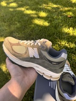 New Balance 2002r