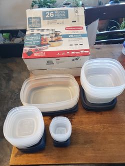Rubbermaid 25 piece Tupperware set

