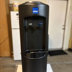 Clover B7A 2.5 - 5 Gallon Hot / Cold Water Dispenser