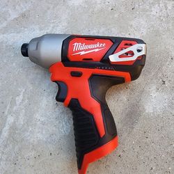 Milwaukee M12 Impact 